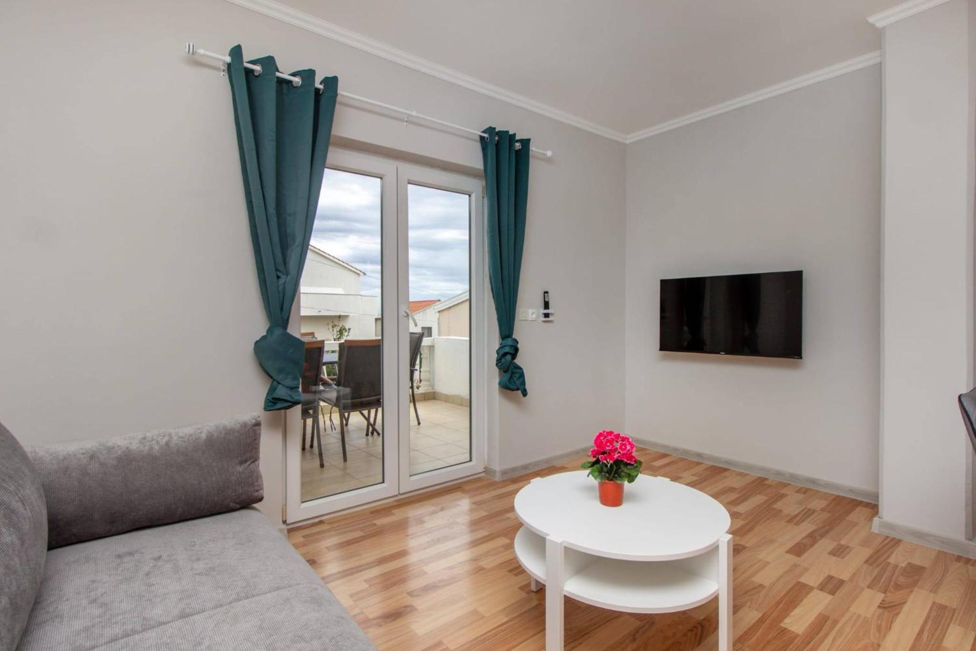 Apartments Alaga Трибунь Екстер'єр фото