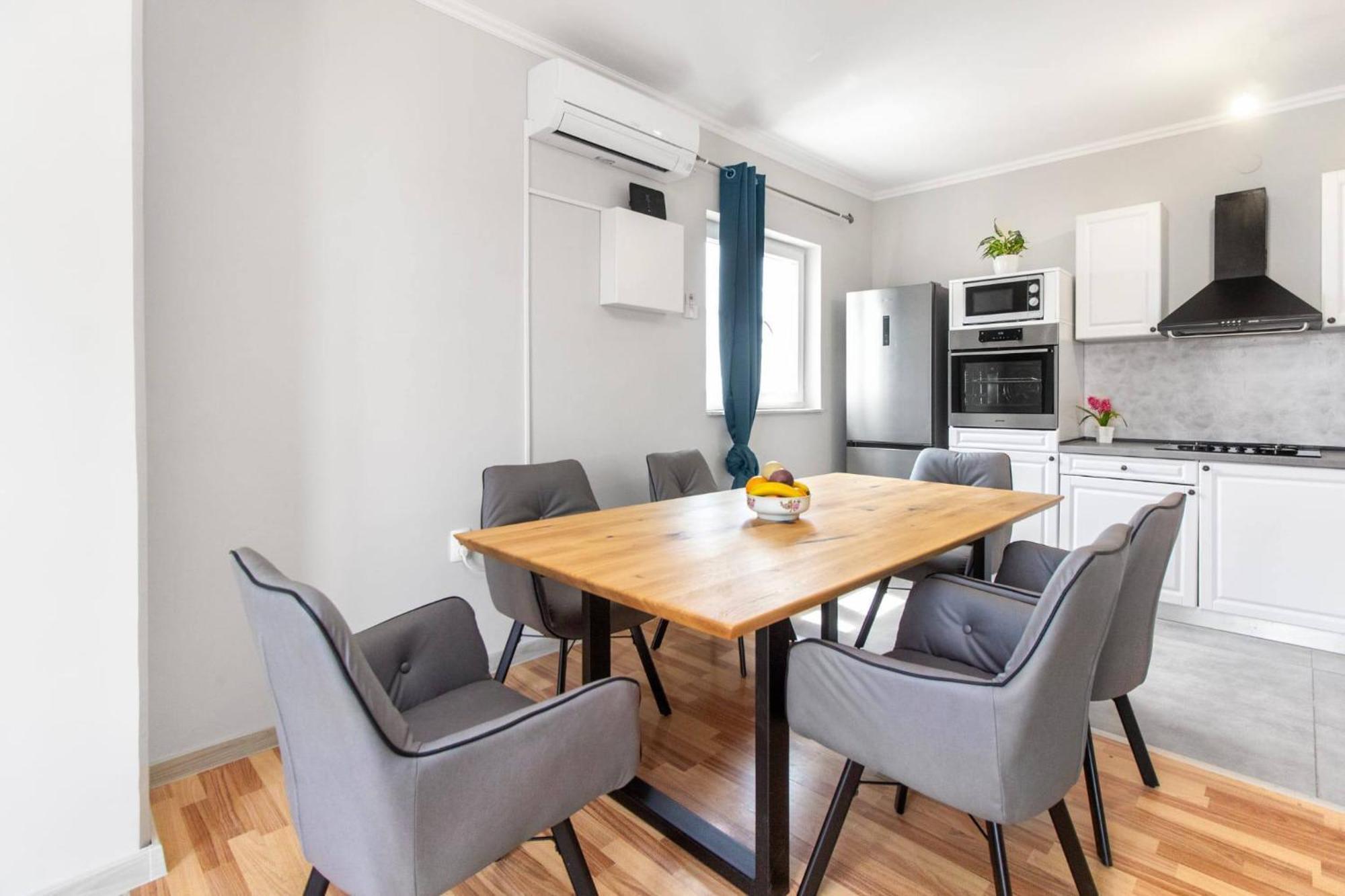 Apartments Alaga Трибунь Екстер'єр фото