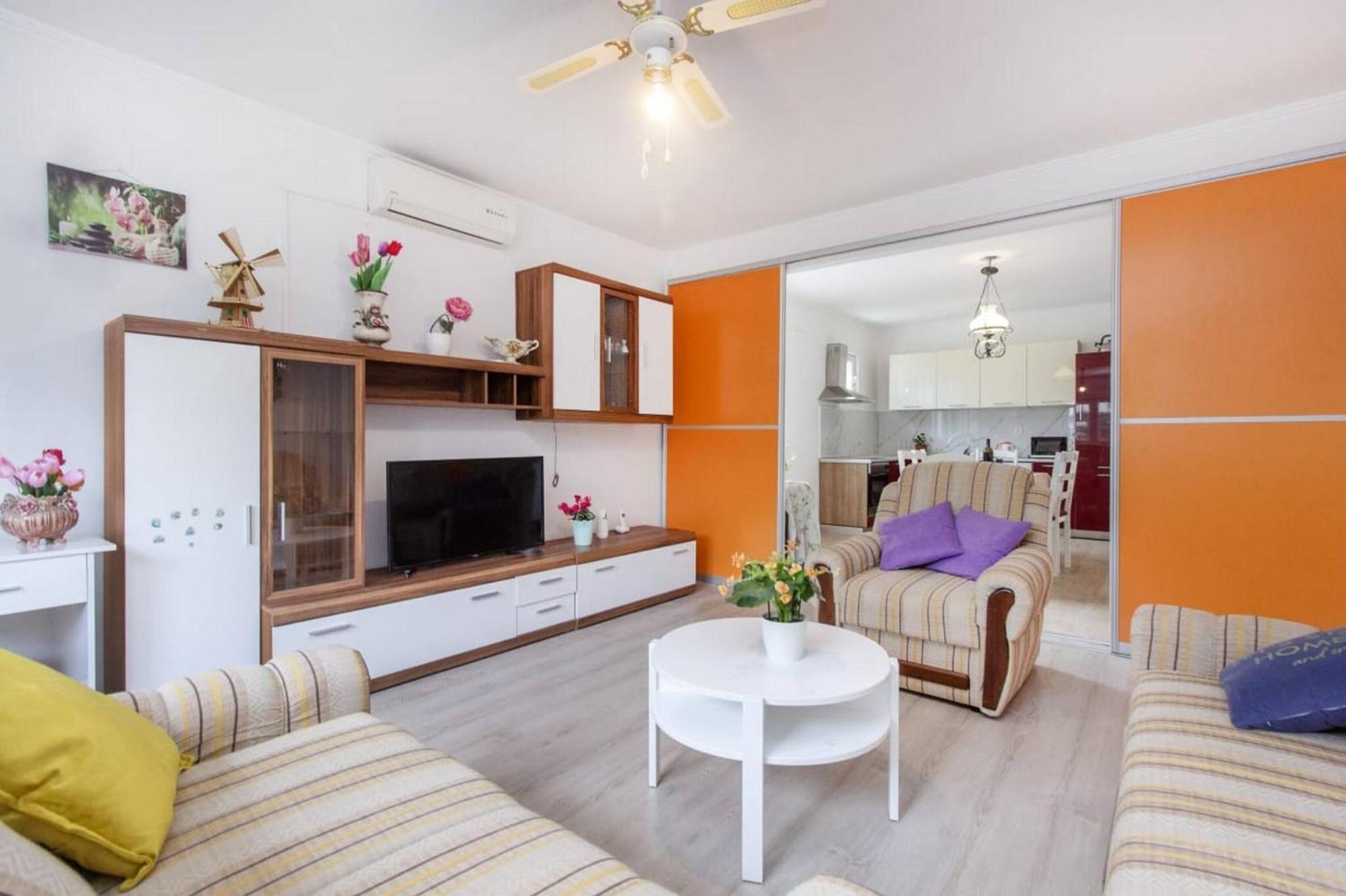 Apartments Alaga Трибунь Екстер'єр фото
