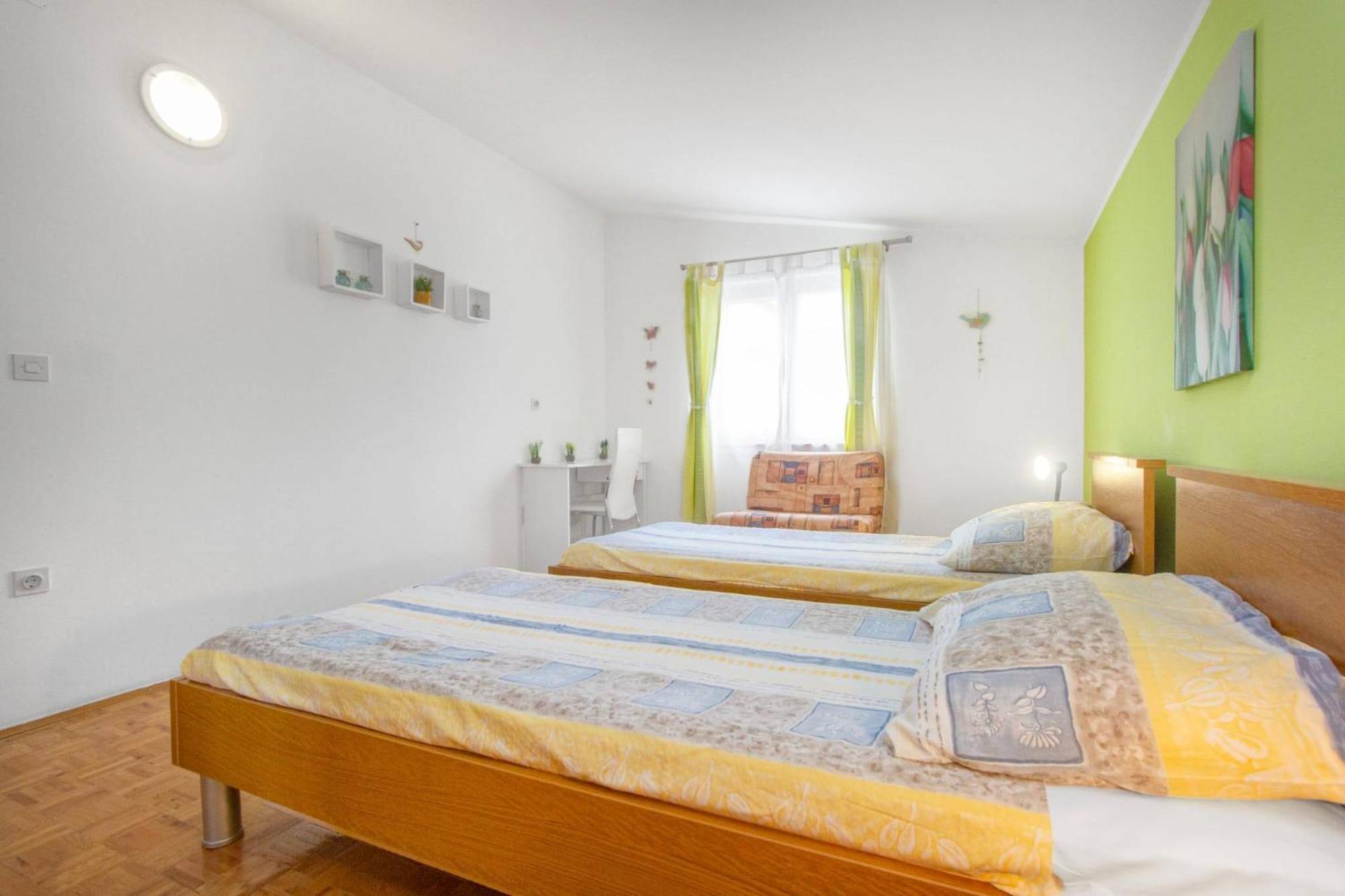 Apartments Alaga Трибунь Екстер'єр фото