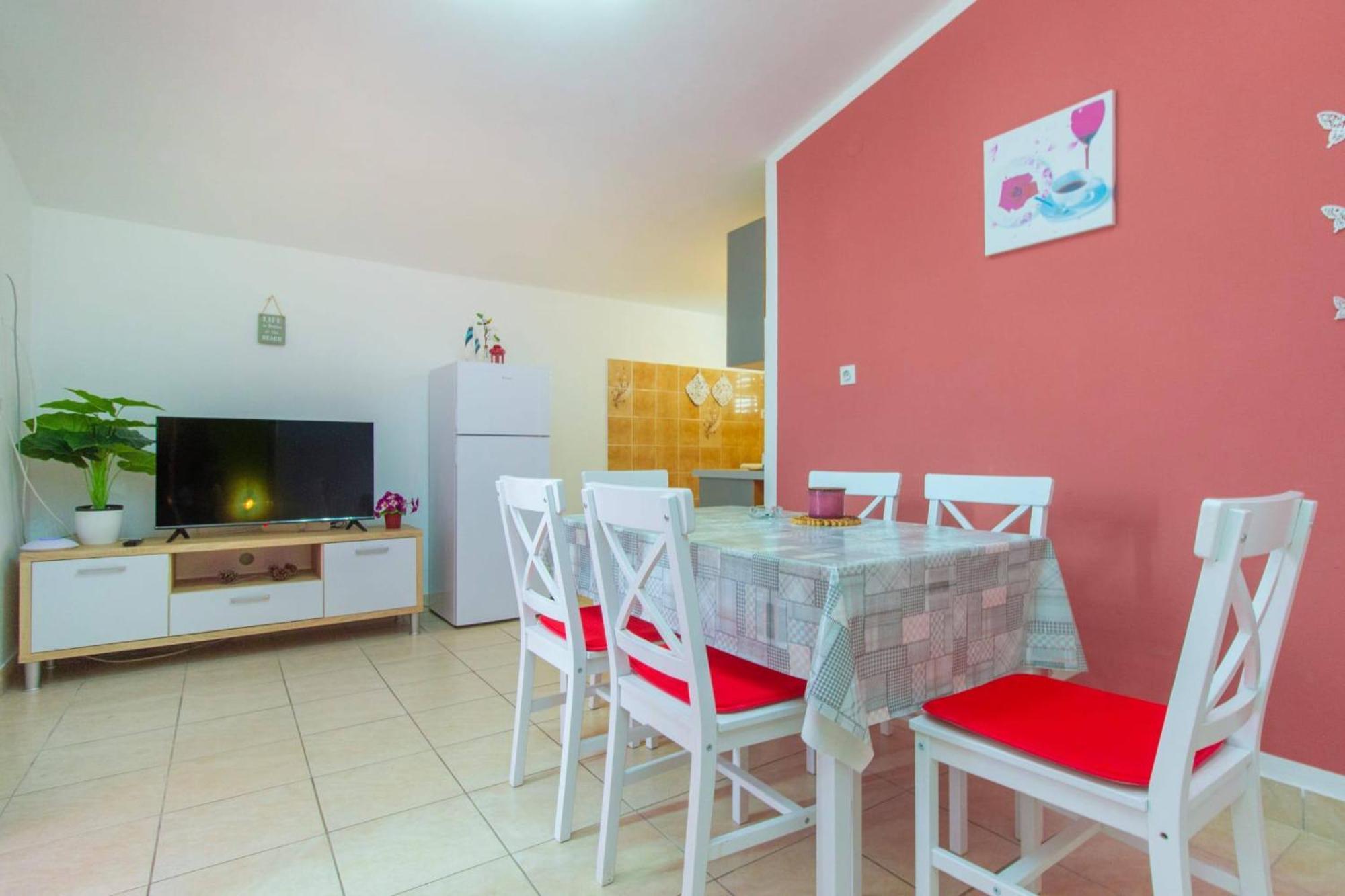 Apartments Alaga Трибунь Екстер'єр фото