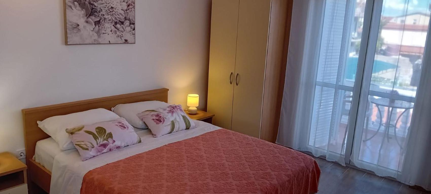 Apartments Alaga Трибунь Екстер'єр фото
